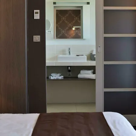 Hotel Restaurant Les Grains D'argent - Epernay Dizy